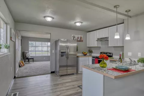Kitchen - 1223 E Hoffman Ave, Spokane, WA 99207 photo 3 of 4
