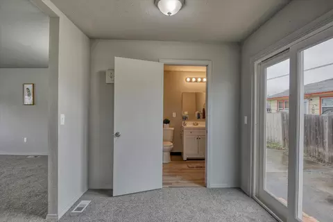 Entry Way - 1223 E Hoffman Ave, Spokane, WA 99207 photo 2 of 2