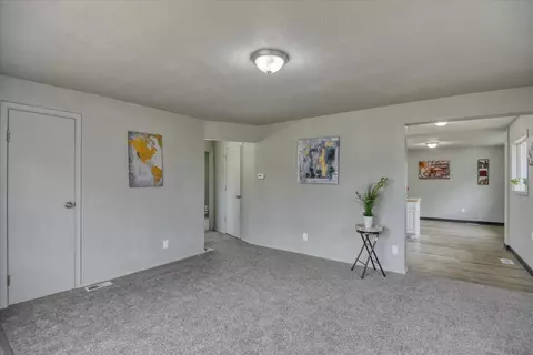 Living - 1223 E Hoffman Ave, Spokane, WA 99207 photo 3 of 8