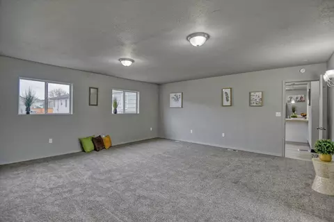 Living - 1223 E Hoffman Ave, Spokane, WA 99207 photo 7 of 8