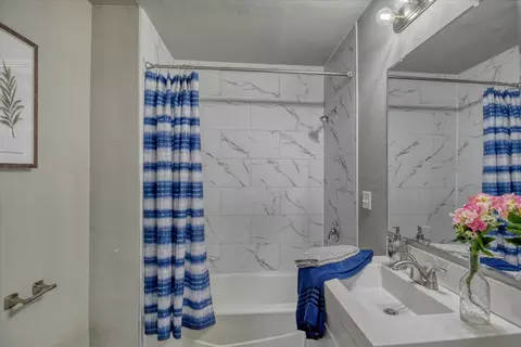 Bath - 1223 E Hoffman Ave, Spokane, WA 99207 photo 2 of 2