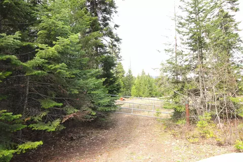 68 Arthurs Blvd, Cusick, WA 99119