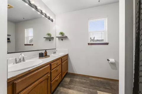 Bath - 12920 E 3rd Ln, Spokane Valley, WA 99216 photo 3 of 7