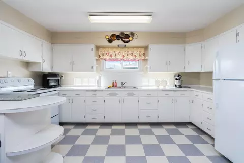 Kitchen - 405 E 2nd Ave, Odessa, WA 99159 photo 2 of 3