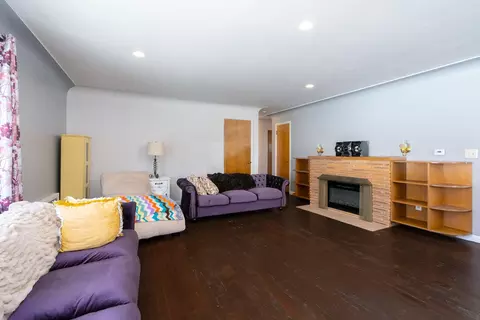 Living - 405 E 2nd Ave, Odessa, WA 99159 photo 2 of 2
