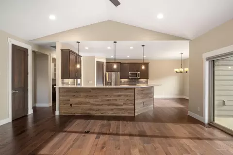 Living - 5004 E 42nd Ave, Spokane, WA 99223 photo 4 of 4