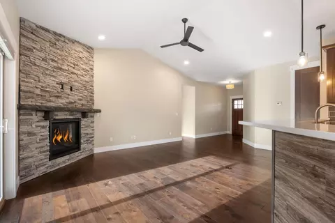 Living - 5004 E 42nd Ave, Spokane, WA 99223 photo 3 of 4