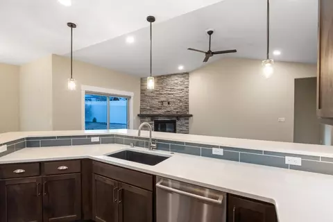 Kitchen - 5004 E 42nd Ave, Spokane, WA 99223 photo 4 of 7