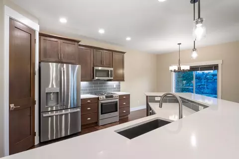 Kitchen - 5004 E 42nd Ave, Spokane, WA 99223 photo 3 of 7