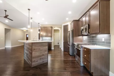 Kitchen - 5004 E 42nd Ave, Spokane, WA 99223 photo 5 of 7
