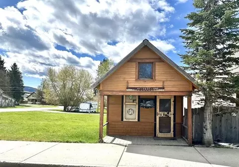 405 Main St, Ione, WA 99139