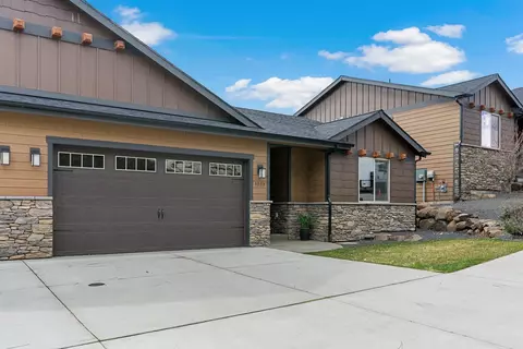 9008 E Red Oak Ln, Spokane, WA 99217