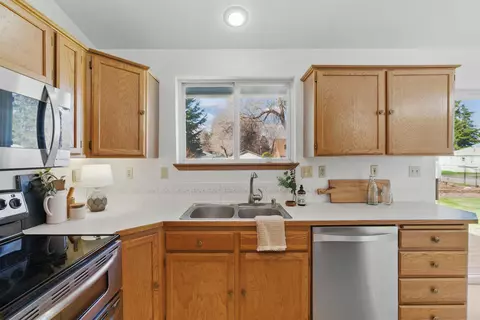 Kitchen - 11021 E 5th Ct, Spokane Valley, WA 99206 photo 3 of 3