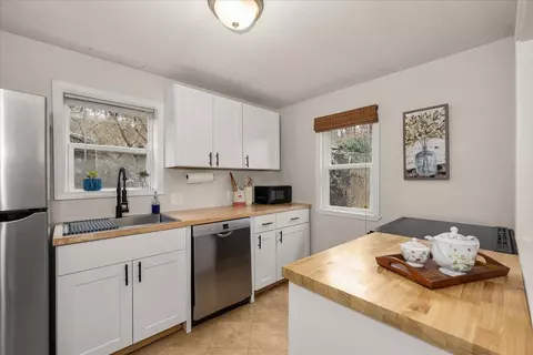 Kitchen - 1918 E 15th Ave, Spokane, WA 99203 photo 2 of 3