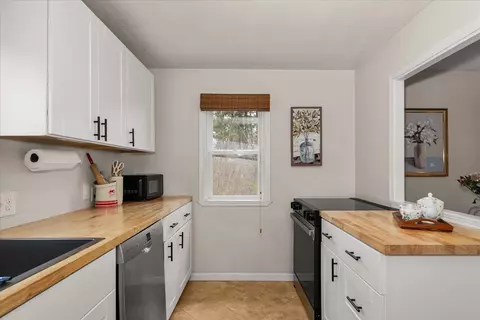 Kitchen - 1918 E 15th Ave, Spokane, WA 99203 photo 3 of 3