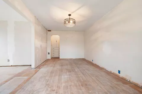 Living - 313 E Heroy Ave, Spokane, WA 99207 photo 1 of 4
