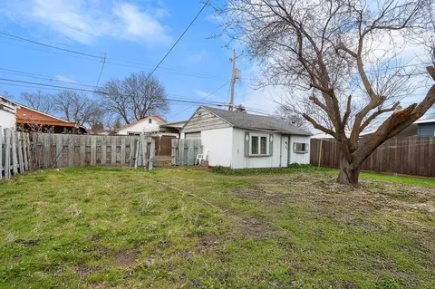 Exterior - 313 E Heroy Ave, Spokane, WA 99207 photo 4 of 6