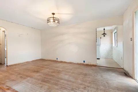 Living - 313 E Heroy Ave, Spokane, WA 99207 photo 2 of 4