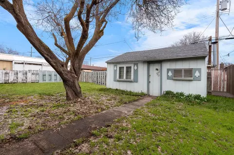 Exterior - 313 E Heroy Ave, Spokane, WA 99207 photo 3 of 6