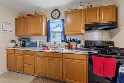 Kitchen - 6519 E 6th Ave, Spokane Valley, WA 99212 photo 2 of 2