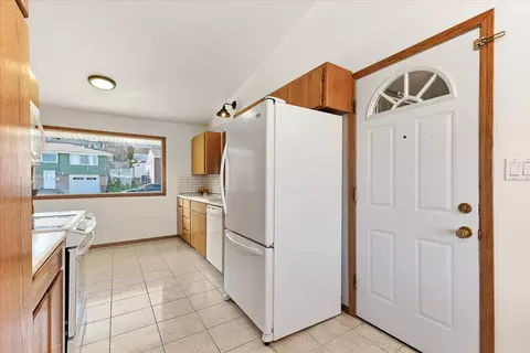 Entry Way - 3519 E 16th Ave, Spokane, WA 99223 photo 2 of 3