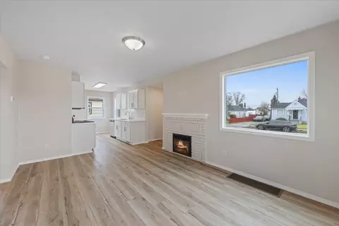 127 E Hoffman Ave, Spokane, WA 99207 photo 2