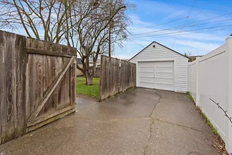 127 E Hoffman Ave, Spokane, WA 99207 photo 17