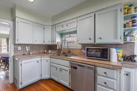 Kitchen - 3633 E 6th Ave, Spokane, WA 99202 photo 2 of 3