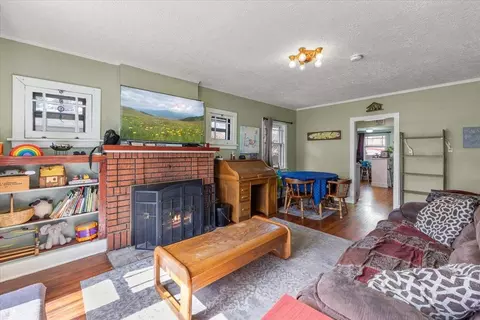 Living - 3633 E 6th Ave, Spokane, WA 99202 photo 2 of 3