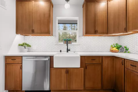 812 E 8th Ave, Spokane, WA 99202 photo 17