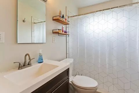Bath - 2017 E 14th Ave, Spokane, WA 99202 photo 2 of 2