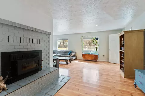 Living - 2017 E 14th Ave, Spokane, WA 99202 photo 3 of 4