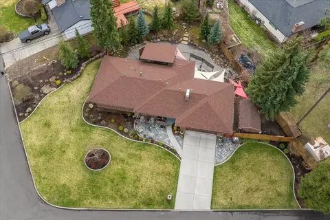 1210 E Greenleaf Dr, Spokane, WA 99208 photo 2