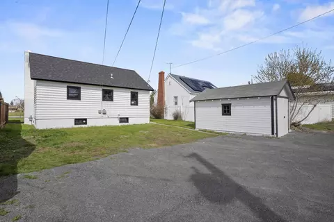 Exterior - 548 E Wellesley Ave, Spokane, WA 99207 photo 7 of 9