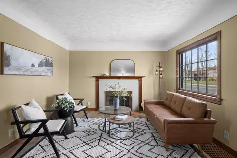 Living - 548 E Wellesley Ave, Spokane, WA 99207 photo 1 of 4