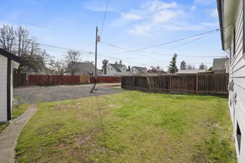 Exterior - 548 E Wellesley Ave, Spokane, WA 99207 photo 5 of 9