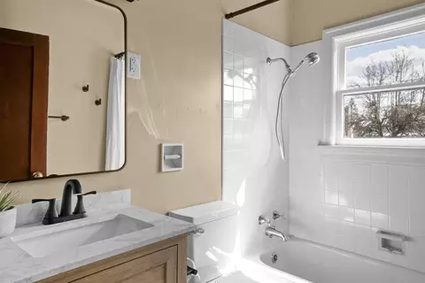 Bath - 548 E Wellesley Ave, Spokane, WA 99207 photo 1 of 1
