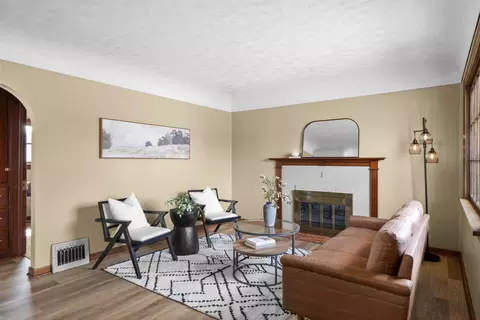 Living - 548 E Wellesley Ave, Spokane, WA 99207 photo 2 of 4