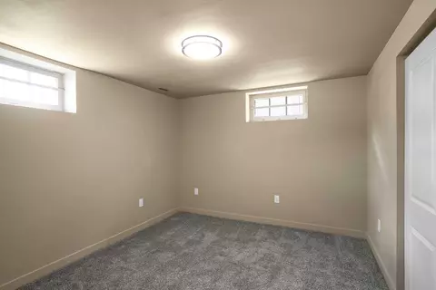 Bedroom - 548 E Wellesley Ave, Spokane, WA 99207 photo 5 of 6