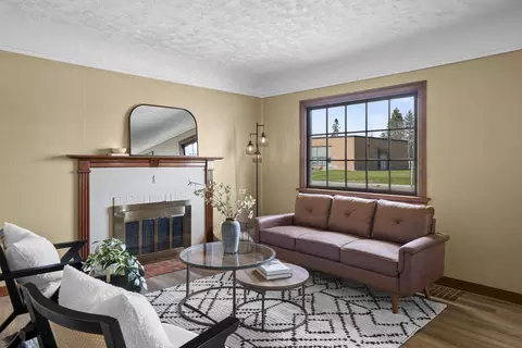 Living - 548 E Wellesley Ave, Spokane, WA 99207 photo 3 of 4
