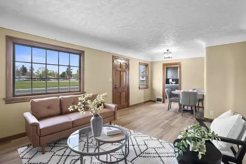 Living - 548 E Wellesley Ave, Spokane, WA 99207 photo 4 of 4