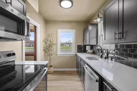 Kitchen - 548 E Wellesley Ave, Spokane, WA 99207 photo 2 of 3