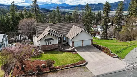 932 E 10th Ave, Colville, WA 99114