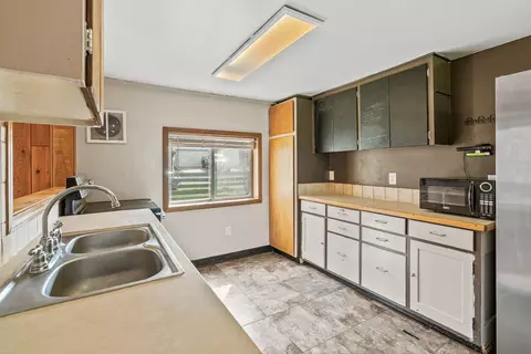 Kitchen - 7205 E 4th Ave, Spokane Valley, WA 99212 photo 1 of 2