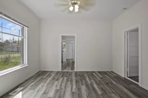 Living - 2730 E 4th Ave, Spokane, WA 99202 photo 3 of 4