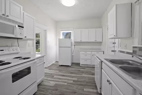 Kitchen - 2730 E 4th Ave, Spokane, WA 99202 photo 2 of 3