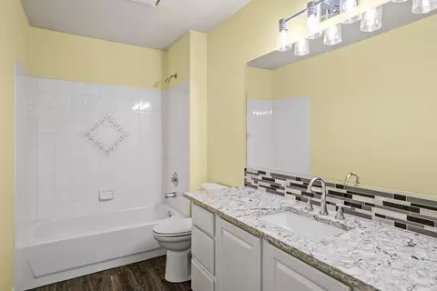 Bath - 326 E Piper Glen Ct, Colbert, WA 99005 photo 4 of 4