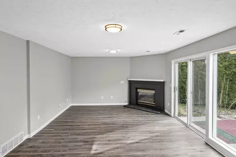 Living - 326 E Piper Glen Ct, Colbert, WA 99005 photo 3 of 4