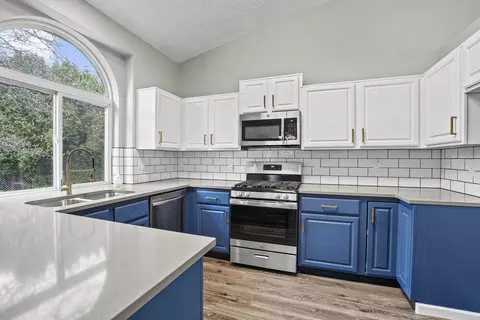Kitchen - 326 E Piper Glen Ct, Colbert, WA 99005 photo 2 of 2