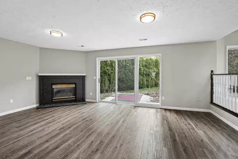 Living - 326 E Piper Glen Ct, Colbert, WA 99005 photo 4 of 4